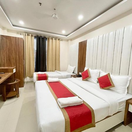 Hotel Shree Radha Krishna Benares Buitenkant foto