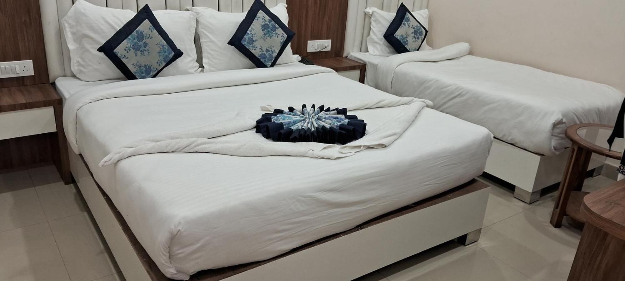 Hotel Shree Radha Krishna Benares Buitenkant foto