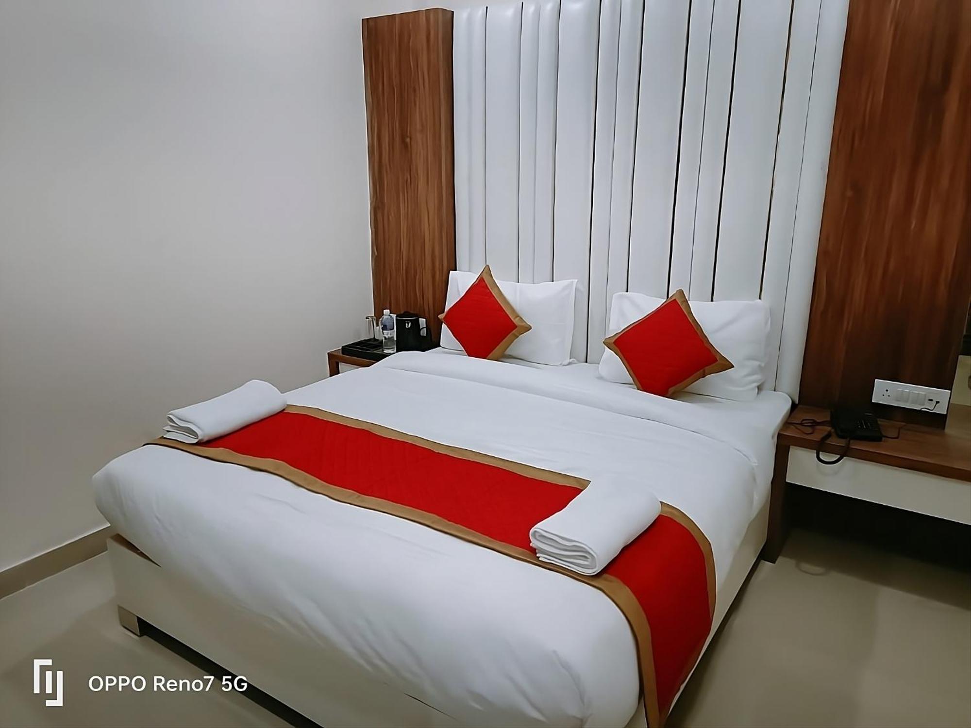 Hotel Shree Radha Krishna Benares Buitenkant foto