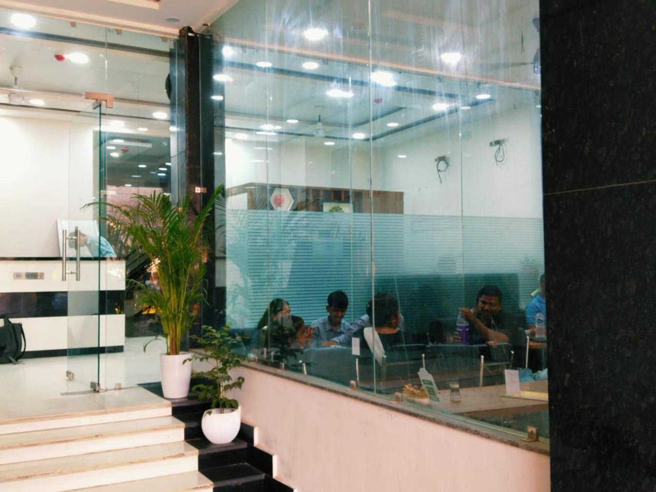 Hotel Shree Radha Krishna Benares Buitenkant foto