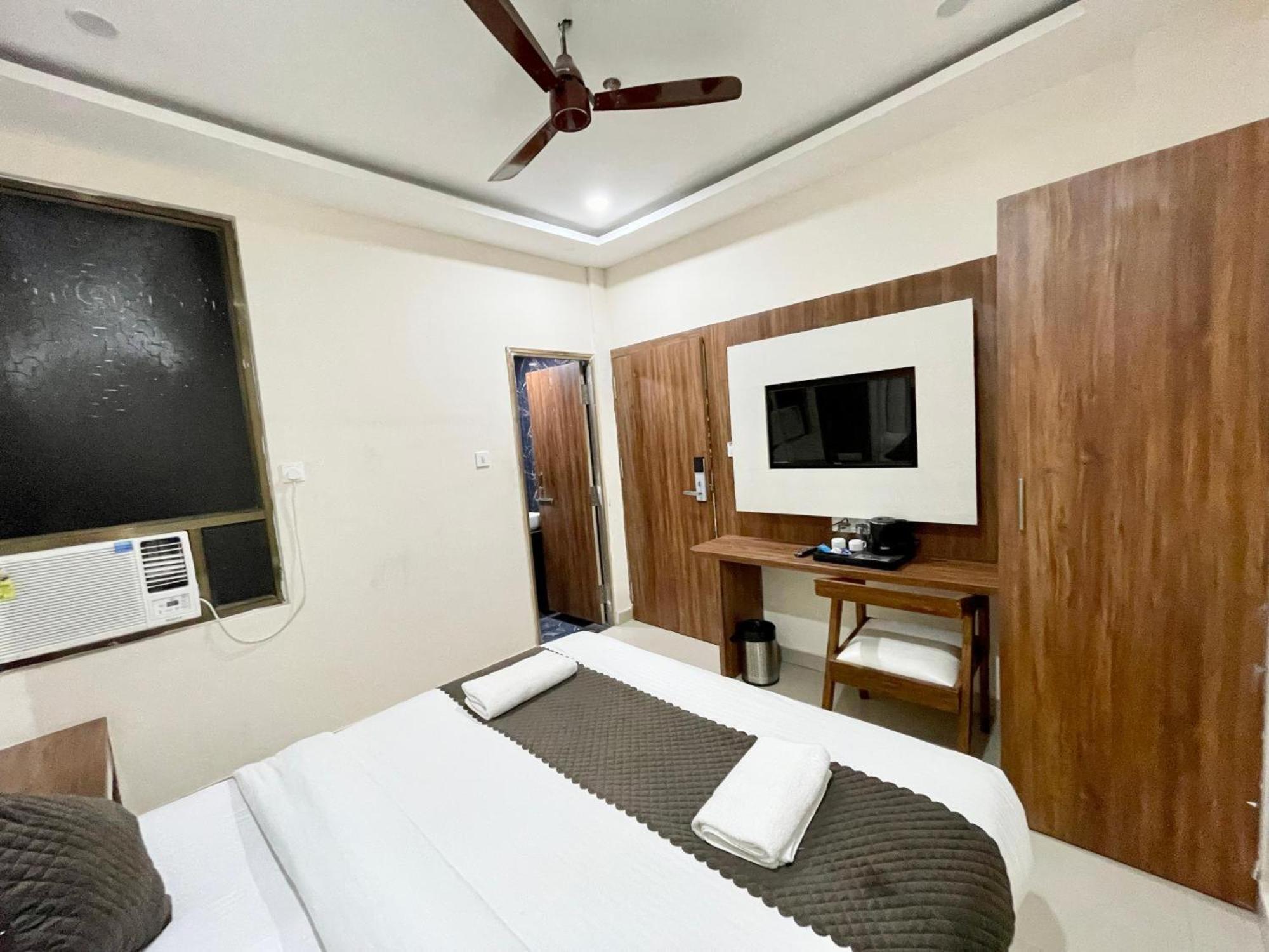 Hotel Shree Radha Krishna Benares Buitenkant foto