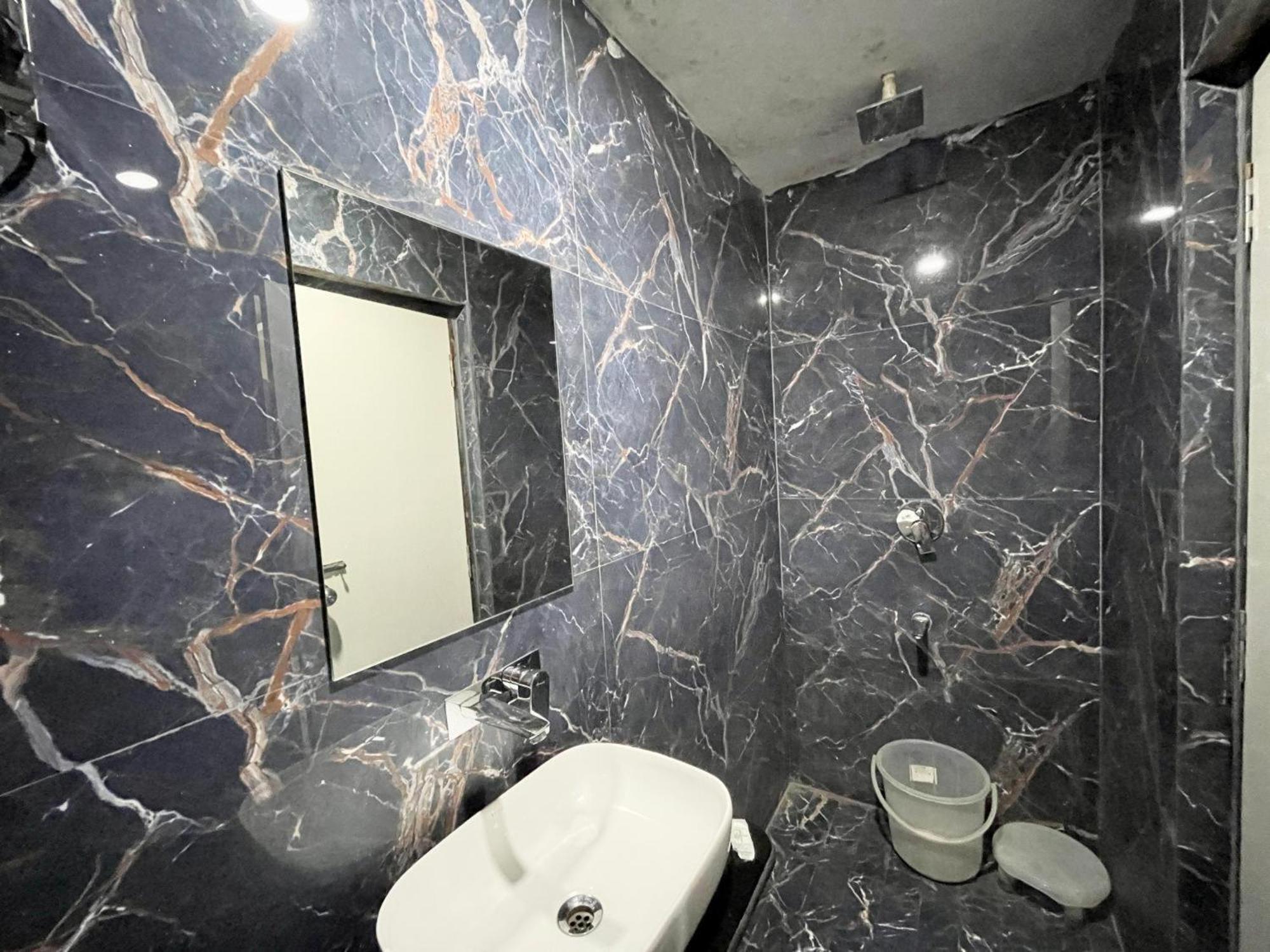 Hotel Shree Radha Krishna Benares Buitenkant foto