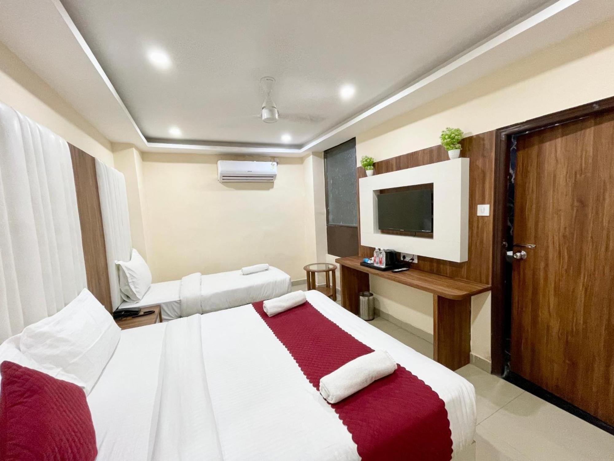 Hotel Shree Radha Krishna Benares Buitenkant foto