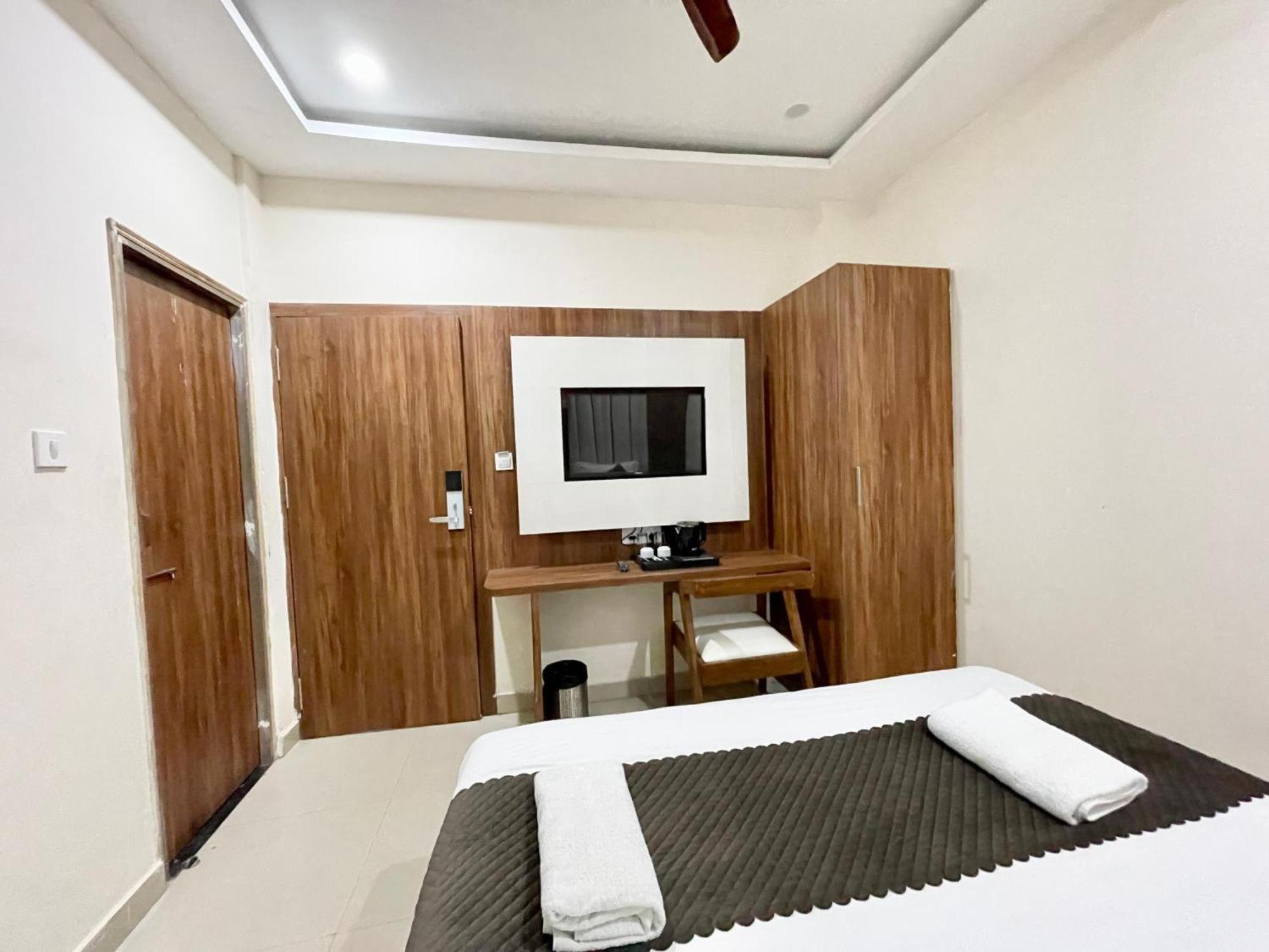 Hotel Shree Radha Krishna Benares Buitenkant foto