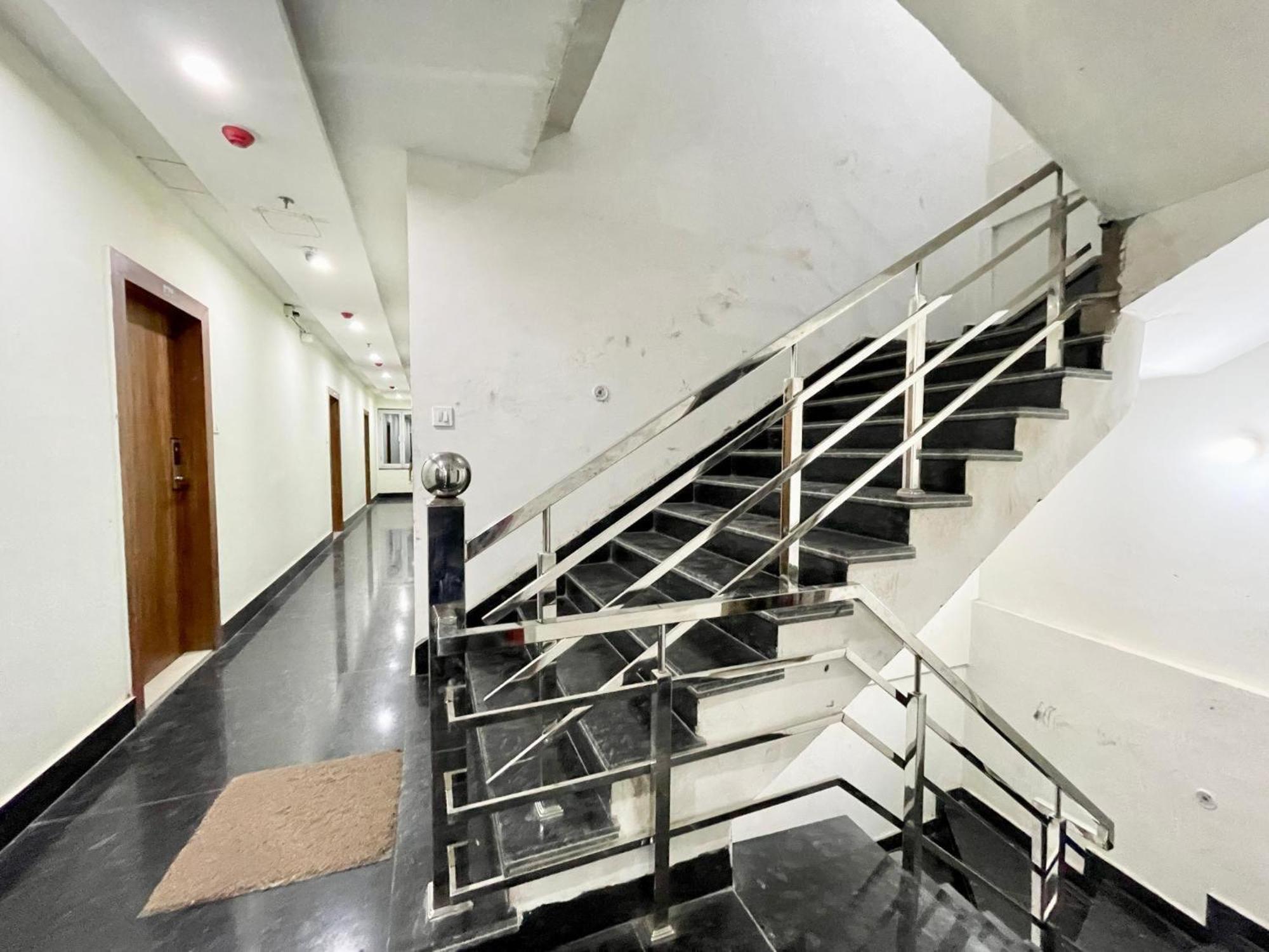 Hotel Shree Radha Krishna Benares Buitenkant foto